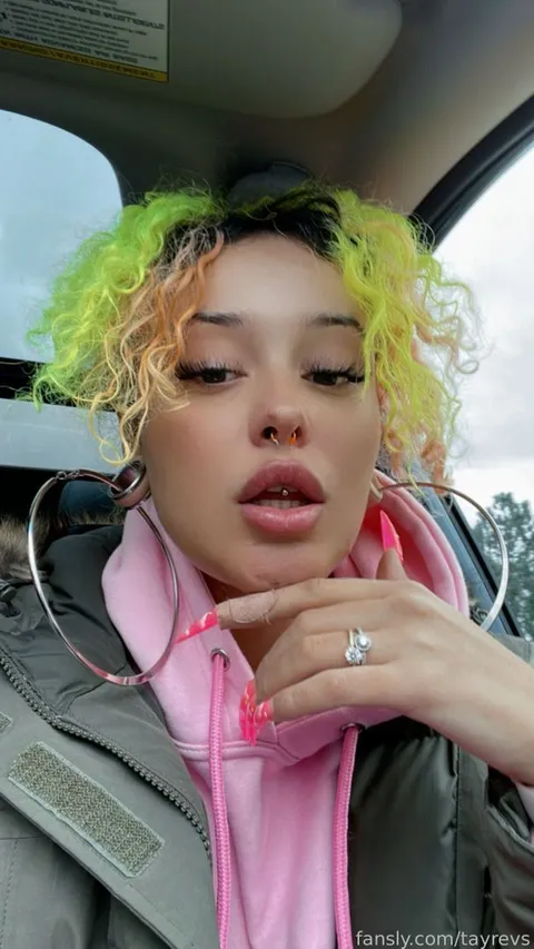 @tayrevs