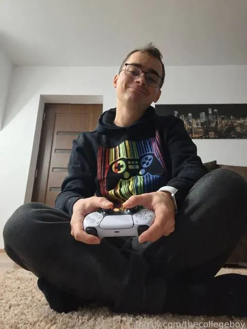 @thecollegeboy