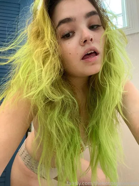 @thehotdegenerate