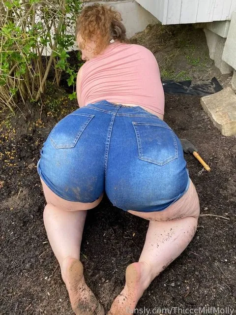 @thicccmilfmolly