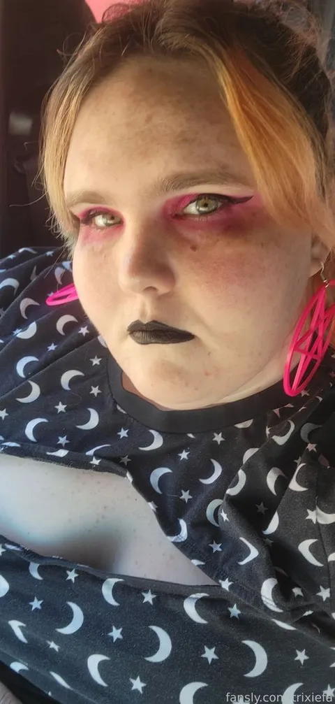 @Trixiefae21