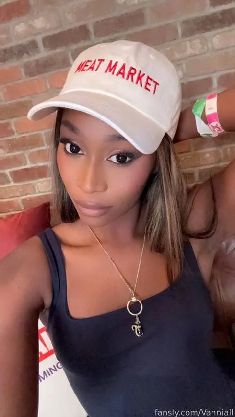 @Vanniall