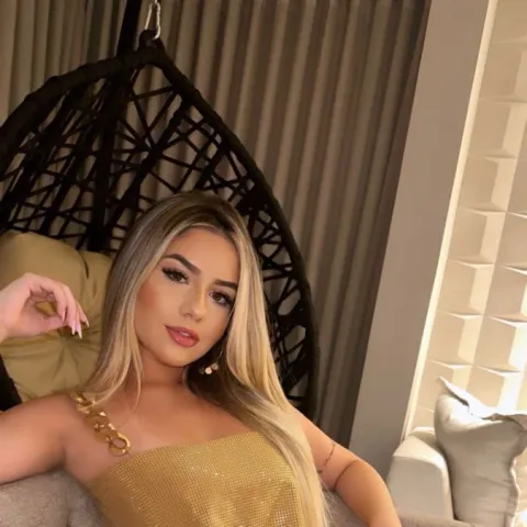 @adrianahot5