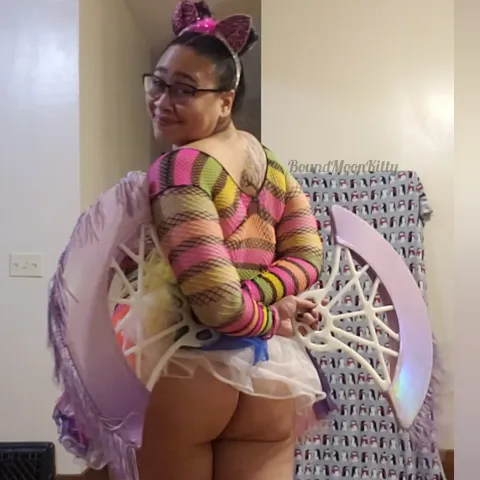 @boundmoonkitty