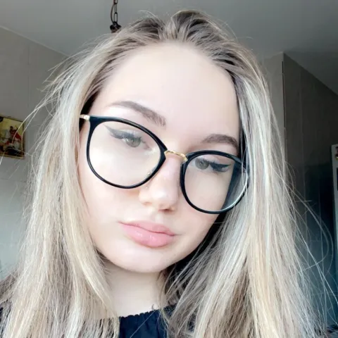 @carissa-_