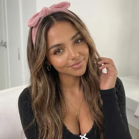 @caroleenuhhh