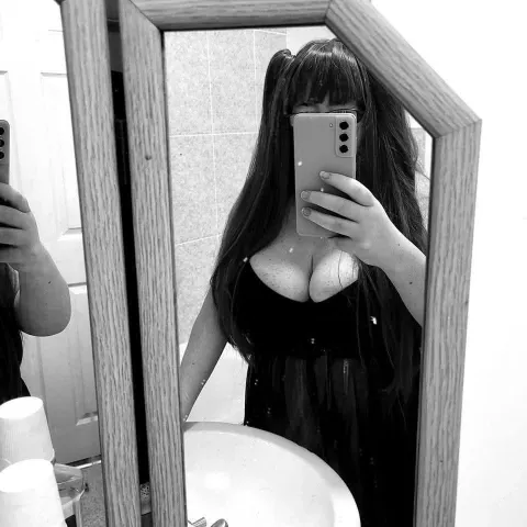 @ccurvybeautwithbigboobs