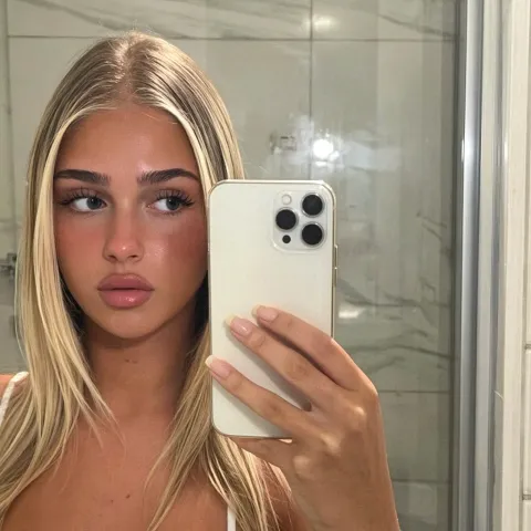 @chloe_blakee