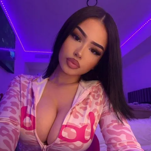 @curvyluciaa