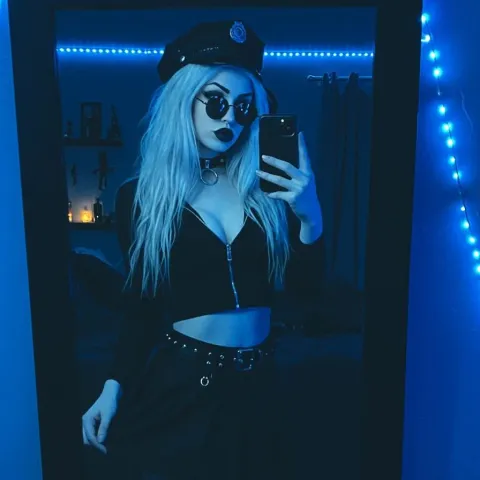 @darkenedluna