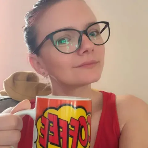 @dominiquevesper