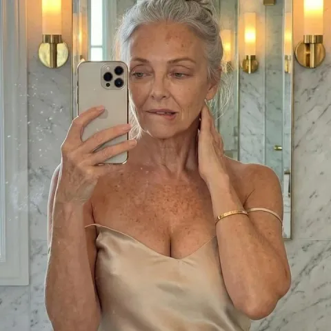 @heycarole_