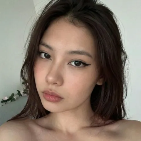@hqlaura