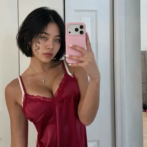 @itsme_helena