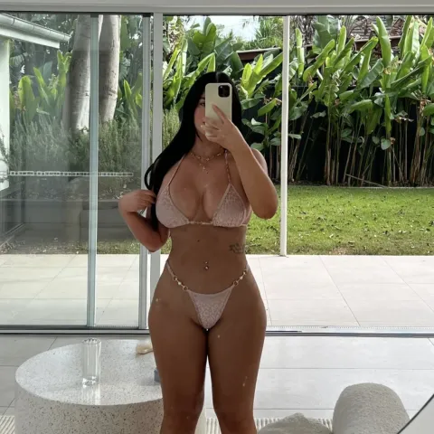 @izzy2spicyy