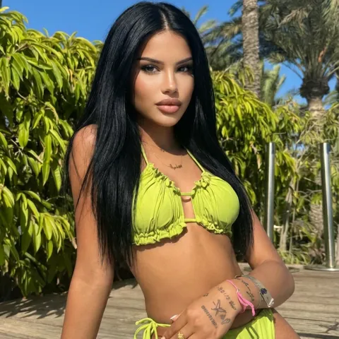 @juliaknox