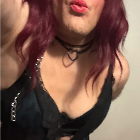 @katieknickers