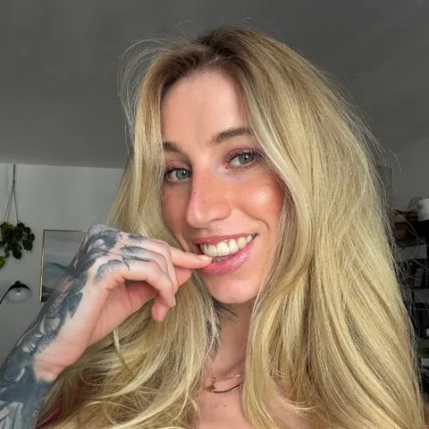 @blcknk_stella