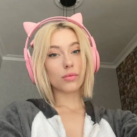 @chloeray