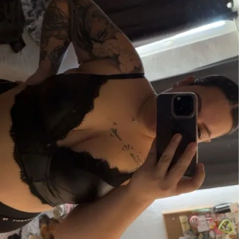 @curvy-nadja