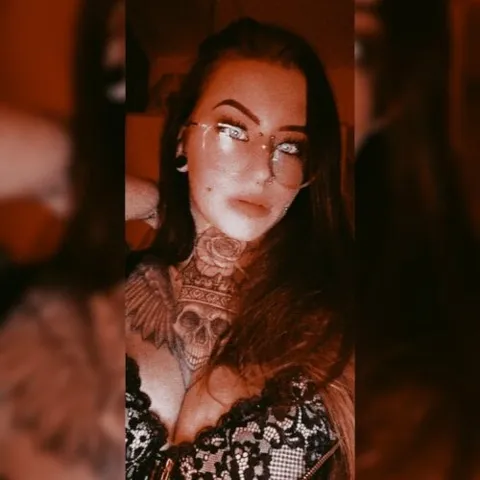 @curvybabygirl