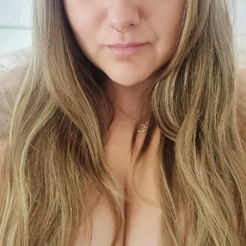 @curvylicious