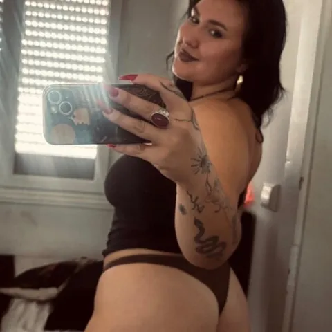 @curvylilith