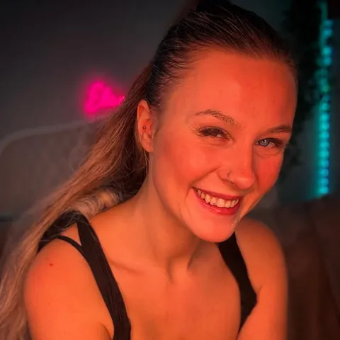@elenoraxrose