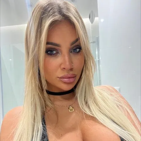 @flychanelle