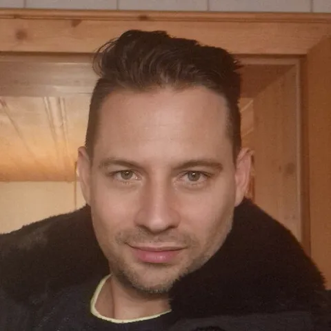 @hotboy1990