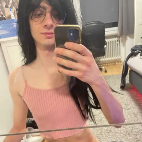 @hotfemboy
