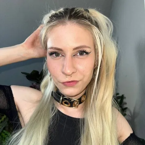 @kinky_nora