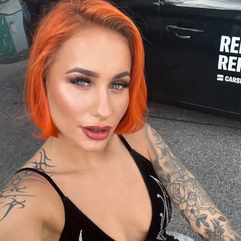 @loryredhead