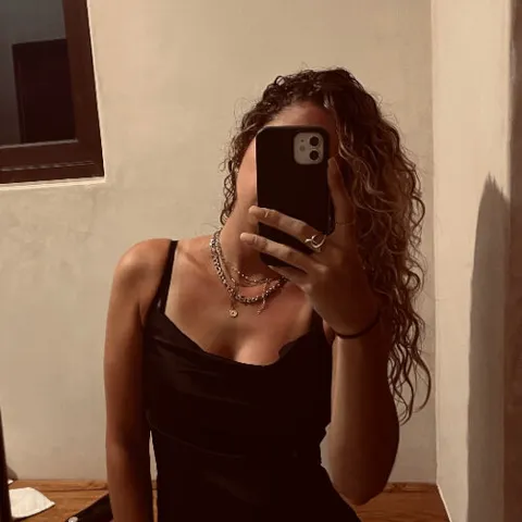 @lucy_