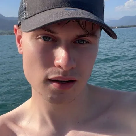 @lukeebenett