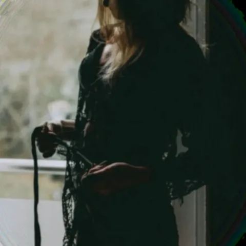 @lunenoirmoni