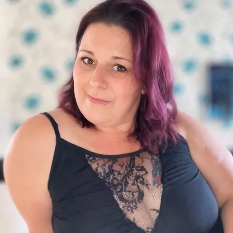 @missvelvetcurves