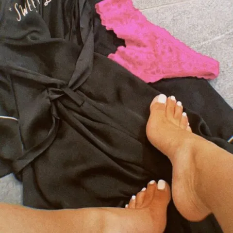 @sexyfeetlover