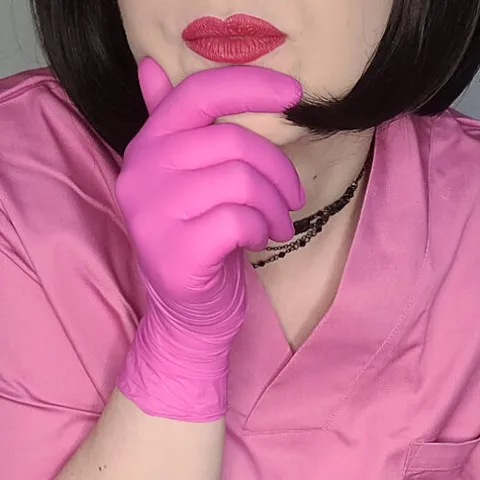 @violettinlatexgloves