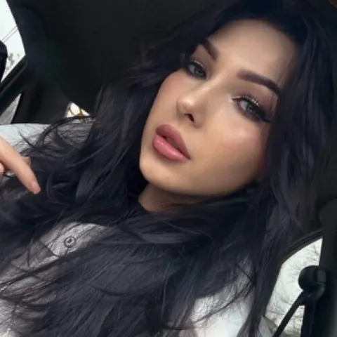 @whitefoxxy
