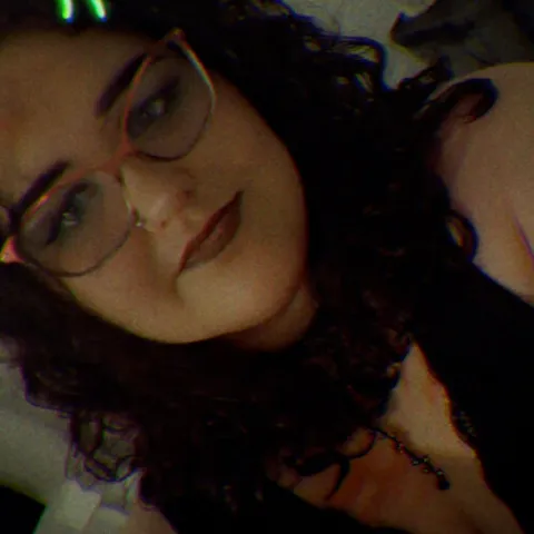 @yourqueenyona