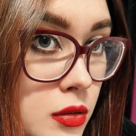 @anikawartz