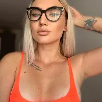 @decemberbabe