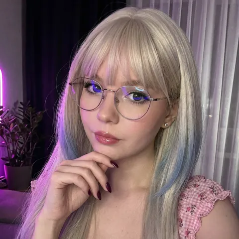 @emylewis