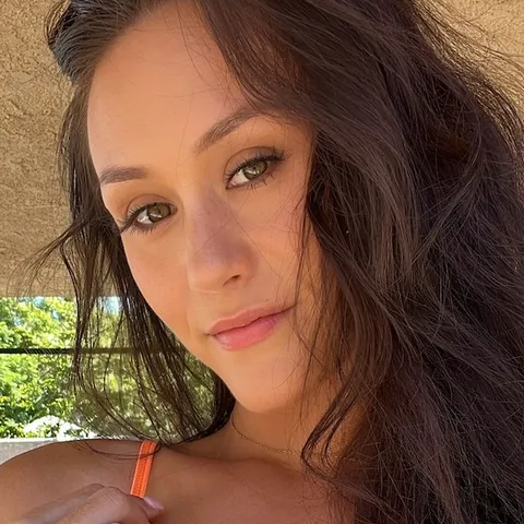 @heyitsdemi