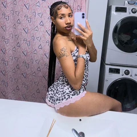 @khloeamarie