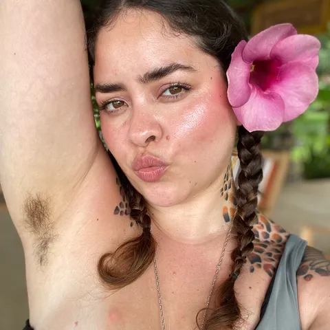 @littlehairylola