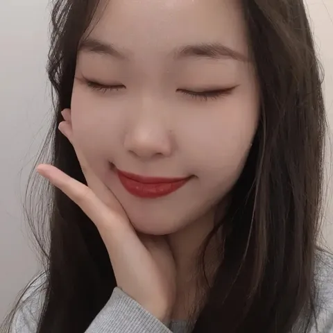 @nymphovivienne