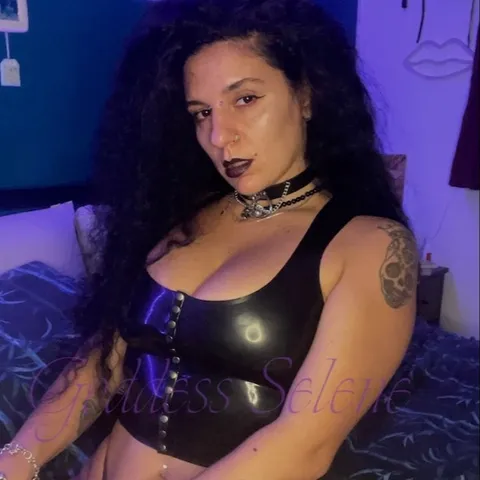 @praiseselene