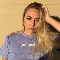 @pregnant-blonde-mama